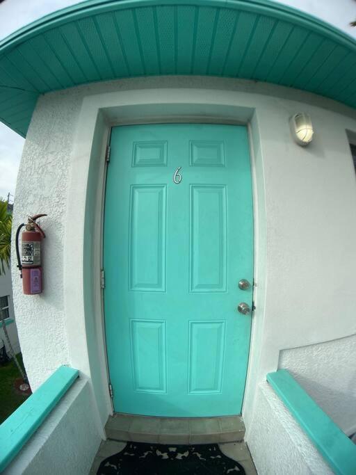 Private One-Bedroom 6 -Directly Across From Beach St. Pete Beach Exterior foto