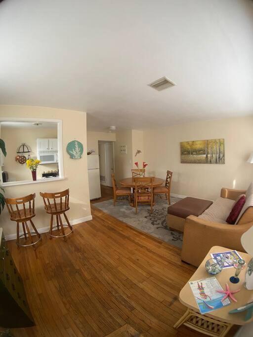 Private One-Bedroom 6 -Directly Across From Beach St. Pete Beach Exterior foto